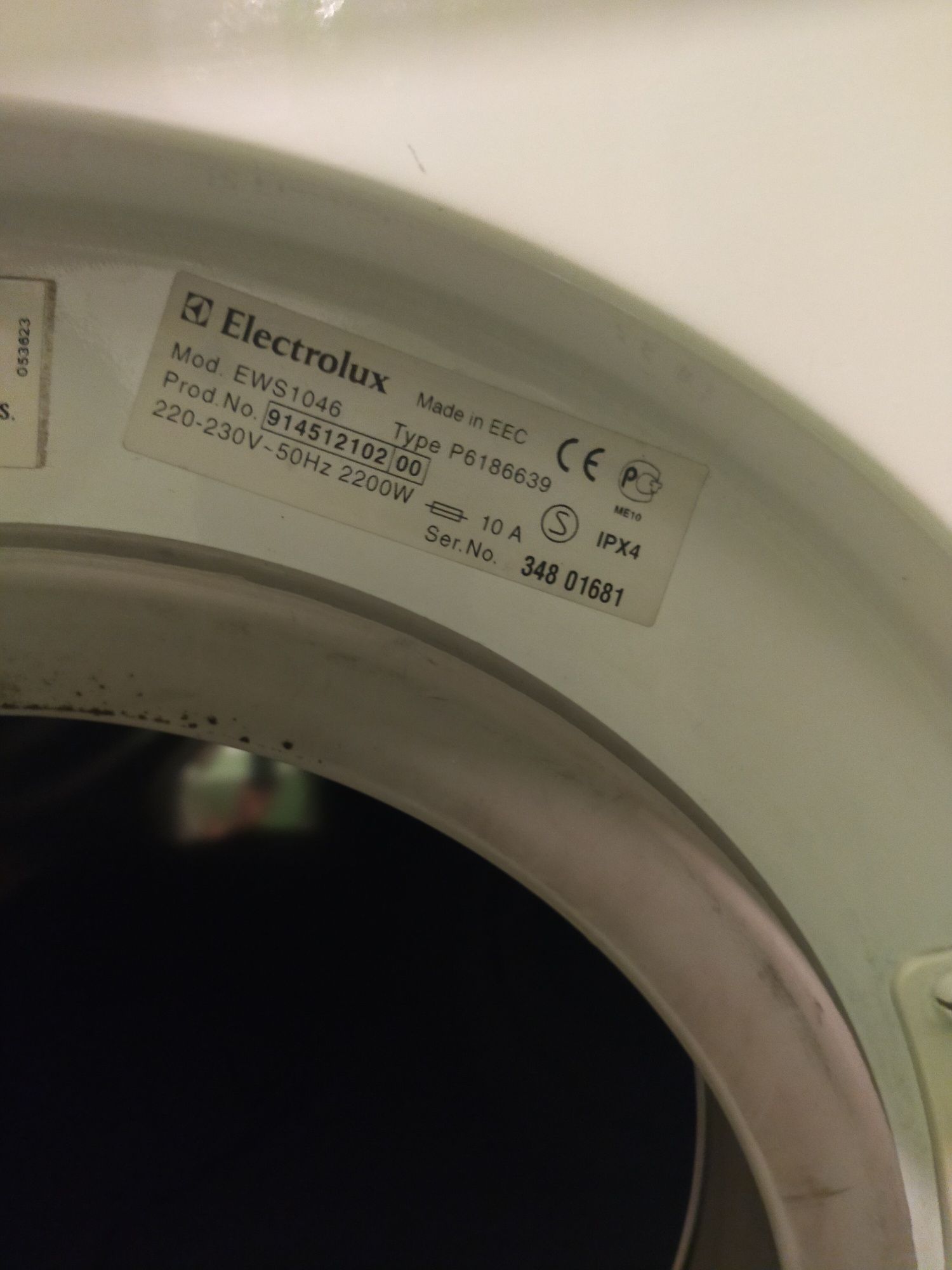 Стиральная машина Electrolux EWS 1046