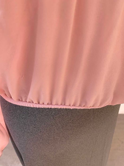 szyfonowa różowa bluzka z gumą na dole, dwuwarstwowa, rozm M-L