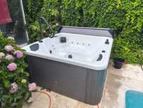 Jacuzzi para 4 pessoas seminovo