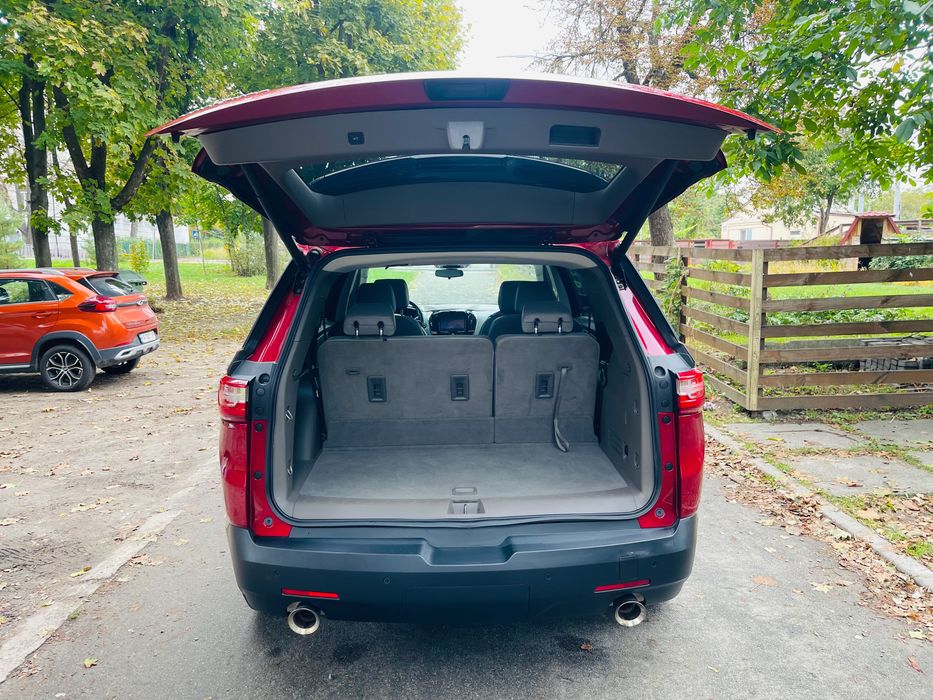 Шевроле Traverse 20 год семь мест минимальный пробег не крашеный!