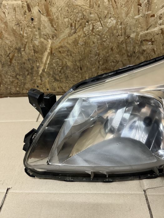 Передня ліва фара Toyota Urban Cruiser Ist Тойота Урбан Крузер 09-14