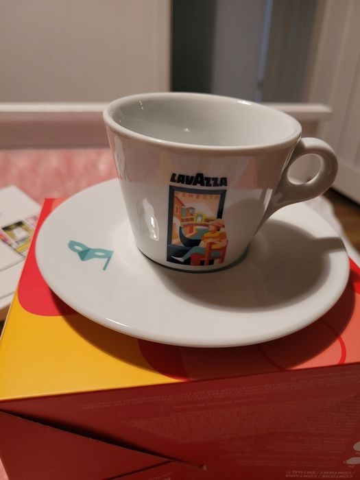 Kawiarka Lavazza Carmencita z filiżankami