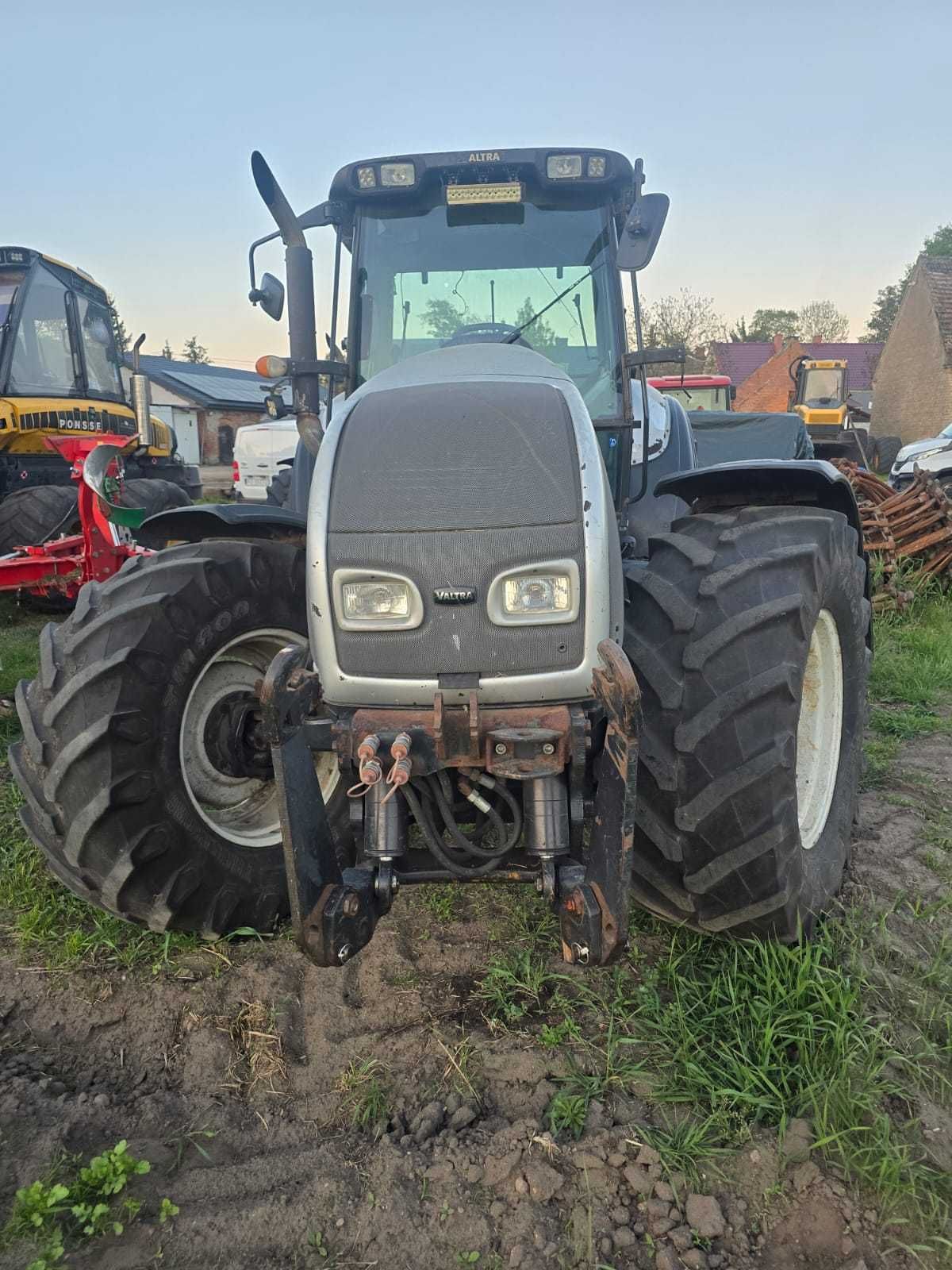 SPRZEDAM Ciągnik Valtra 140