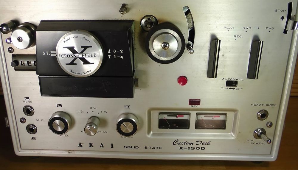 AKAI X 150D катушечный магнитофон.