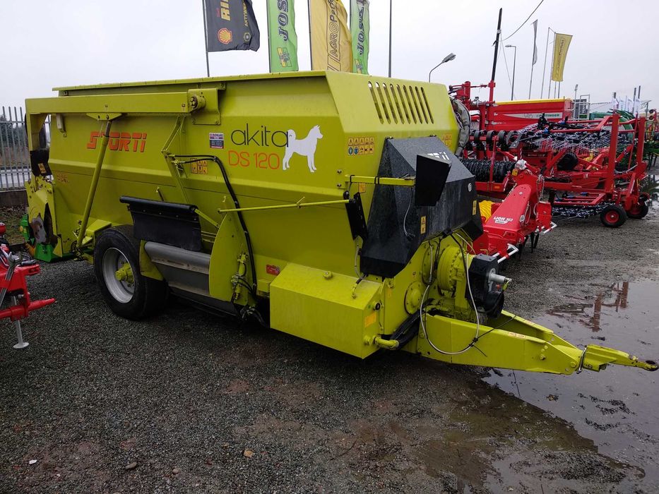 Wóz paszowy, paszowóz Storti Akita DS120