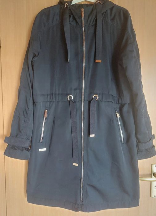 Diverse przejściowa kurtka płaszcz parka z nieodpinanym kapturem.
Gran