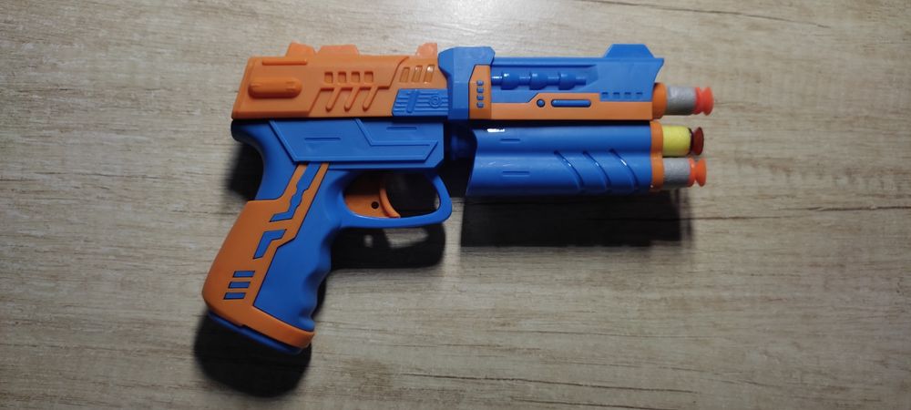 Игрушка пистолет