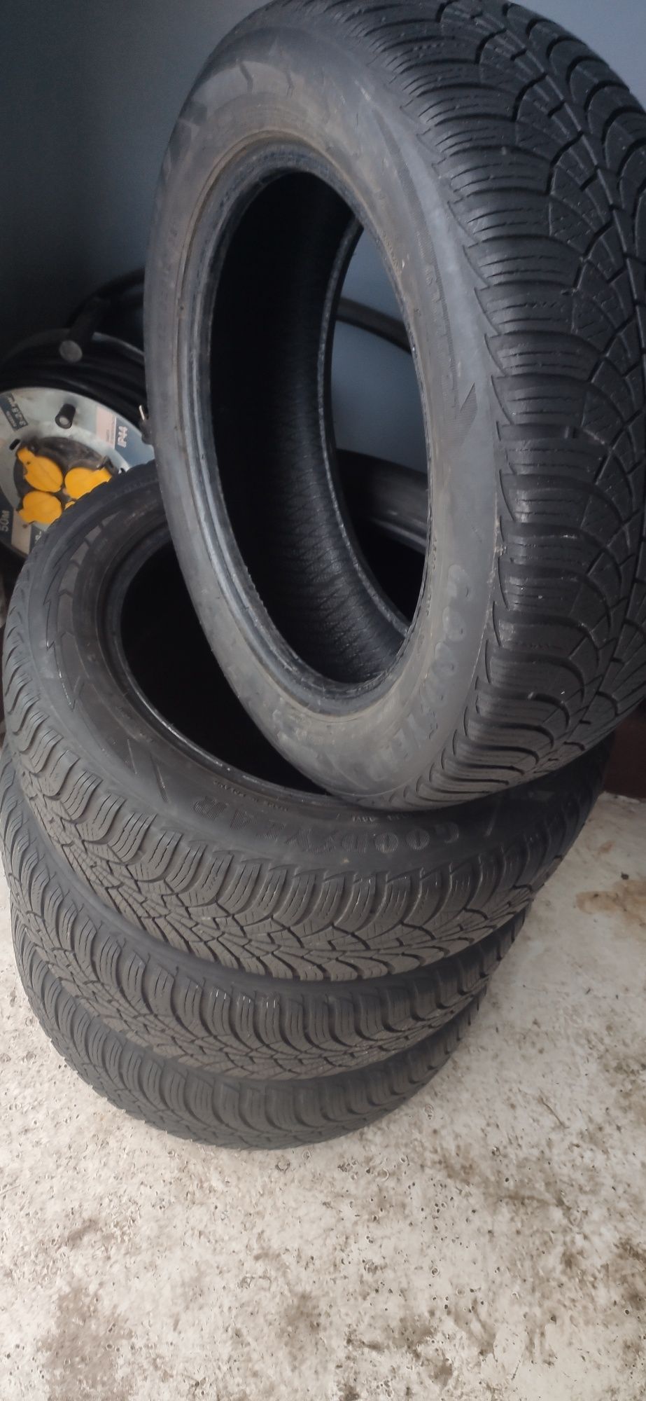 Комплект Зимових шин Goodyear Ultragrip 9 185 60 R15