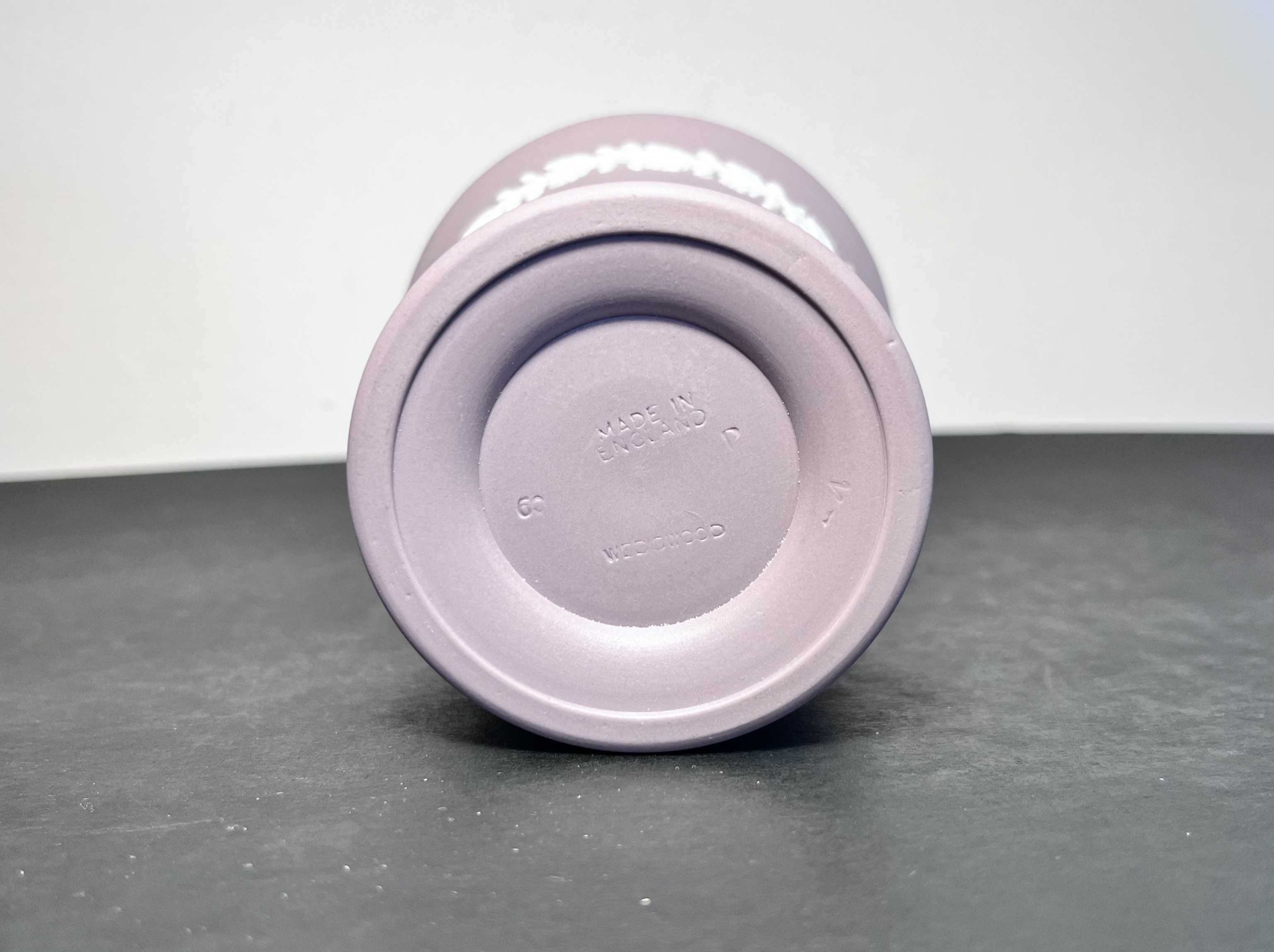 Wazonik/ wykałacznik Wedgwood Purple Jasperware starożytny Rzym amorki