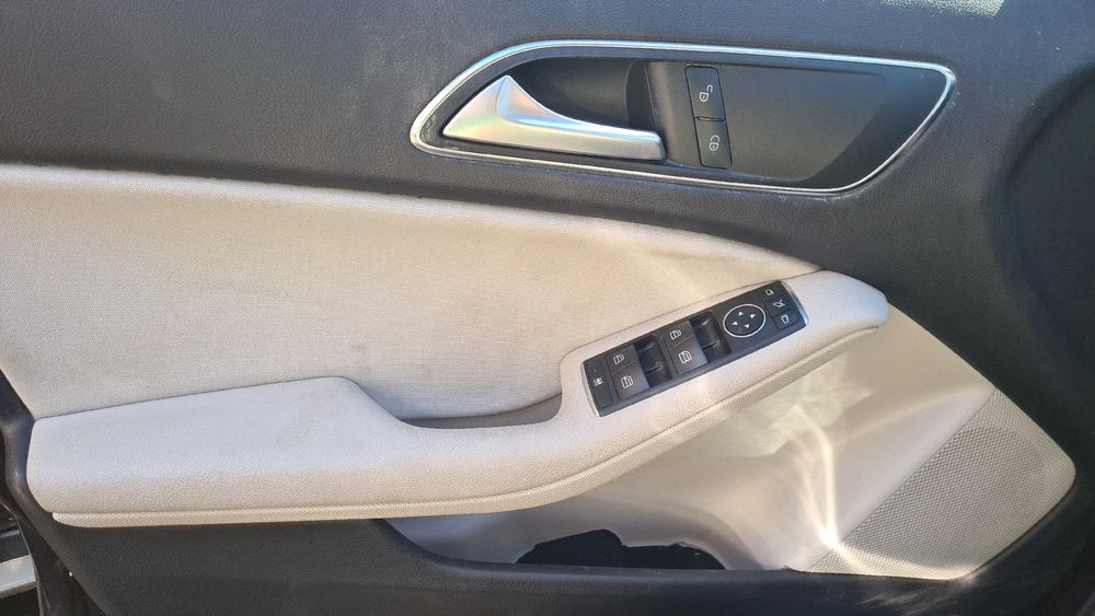 Elevador vidros frente esquerdo MERCEDES-BENZ GLA (X156)