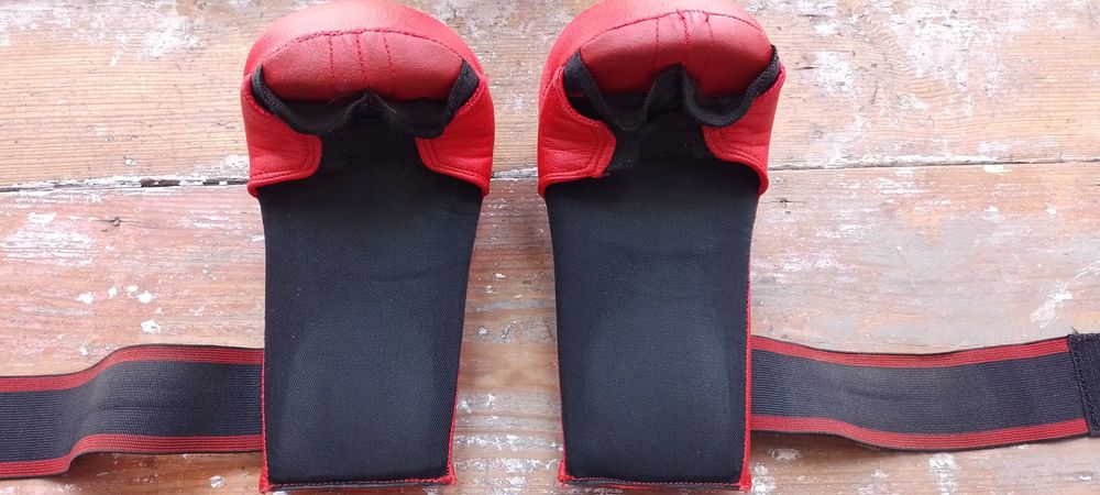 Napięstniki do karate WKF Tokaido ochraniacze rękawice