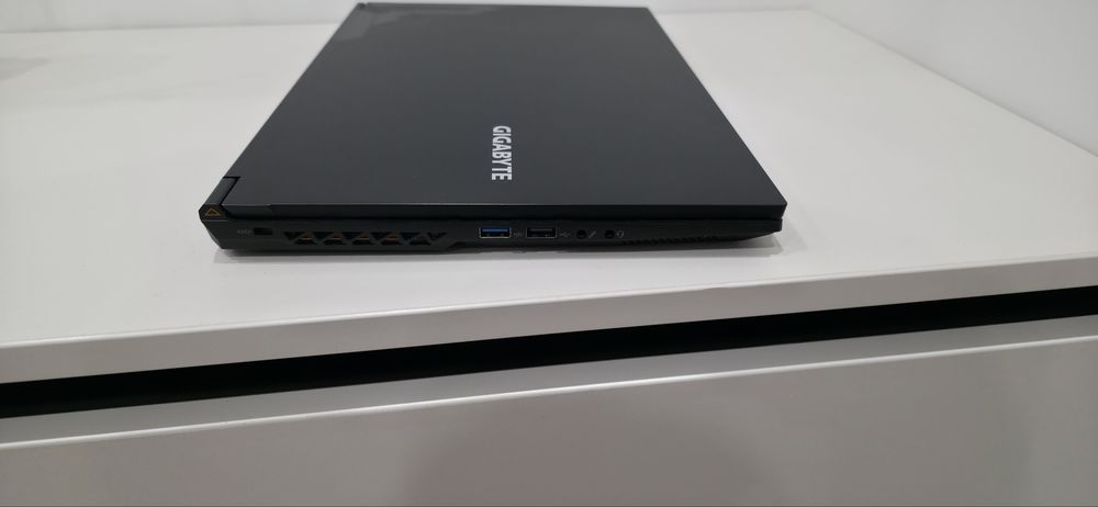 Ноутбук Gigabyte G5 KF RTX 4060 8gb. RAM 32gb. SSD 2TB