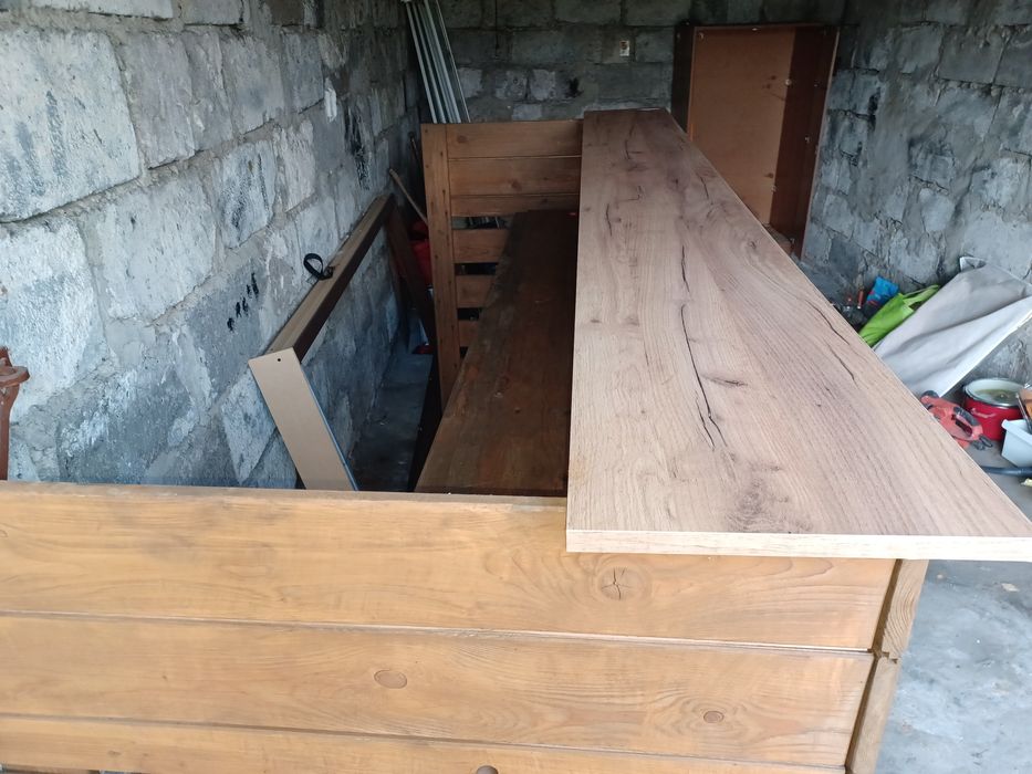 Bar drewniany mobilny