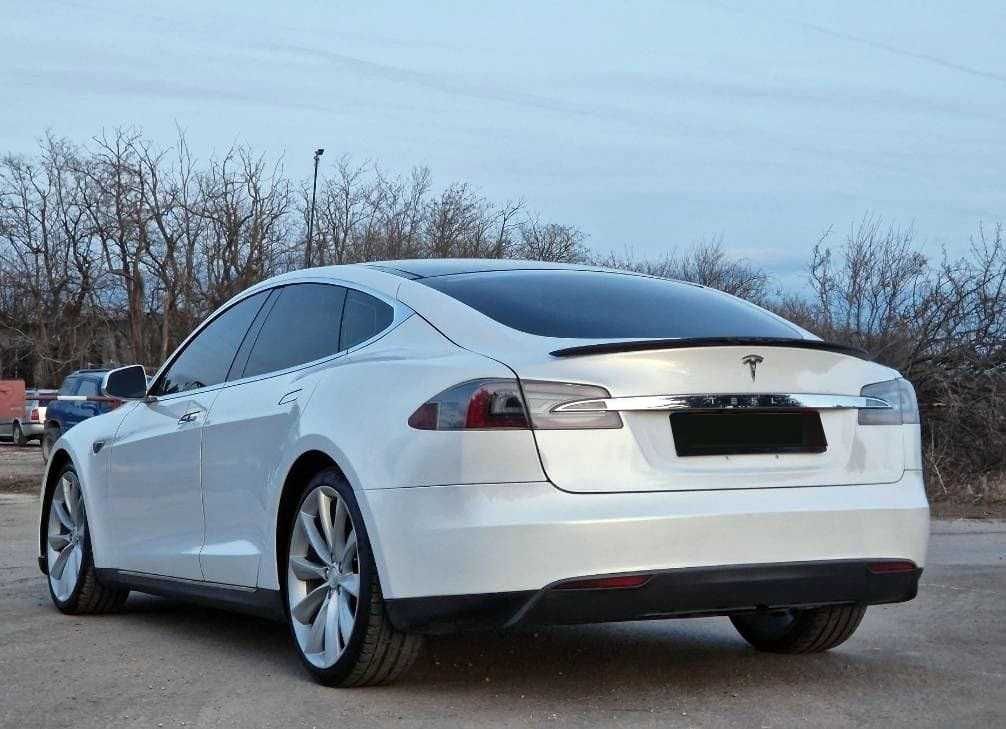 Tesla Model S 85 420 KM Autopilot Łączność Premium Stan Idealny