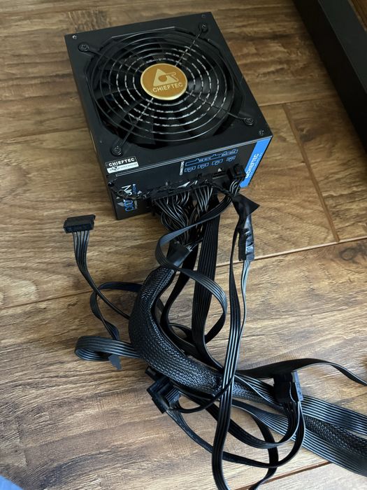 Блок питания / Блок живлення Chieftec proton 750W