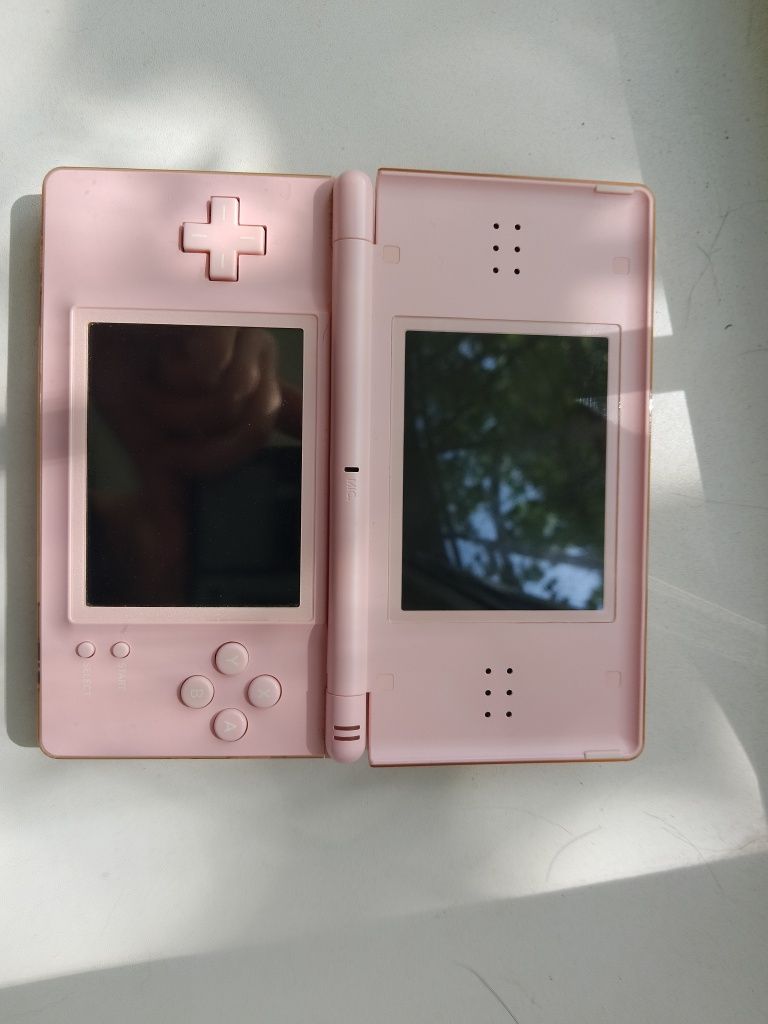 Nintendo ds lite в очень хорошем состоянии