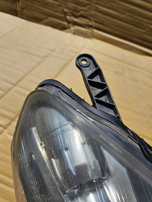 Reflektor Prawy Opel Zafira B Xenon KPL