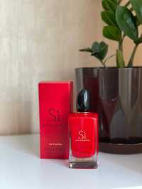 Нові жіночі парфуми Armani Si
