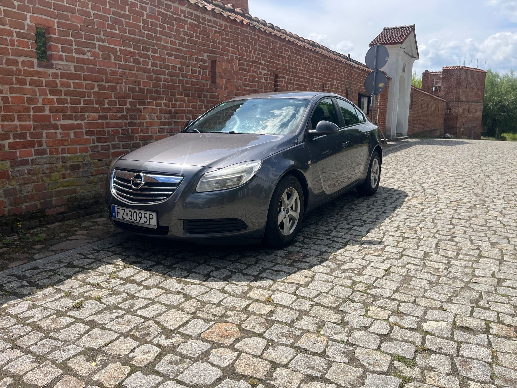 Opel Insignia 1.8 benzyna mały przebieg 188 tyś km! Sprawna klima! Dobrze jeździ!