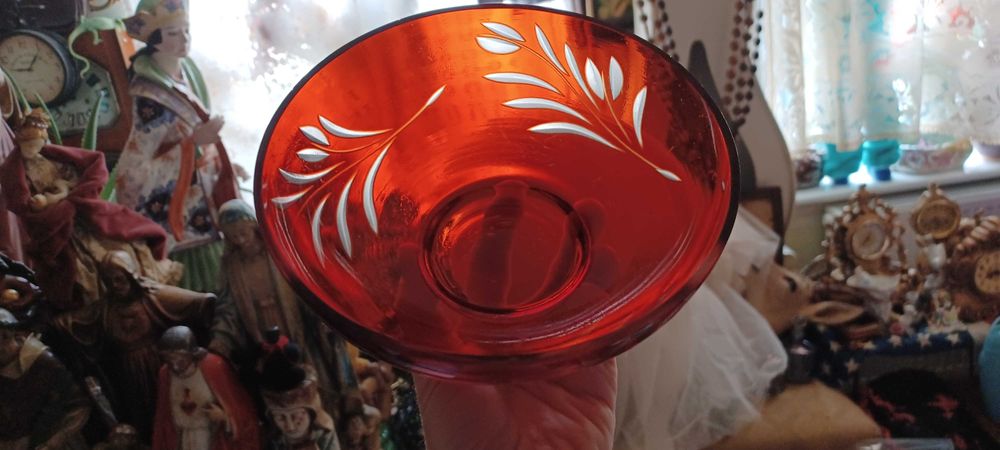 szkło rubinowe grawerowane  stare miseczki sredn 16,5cm a druga 14cm
