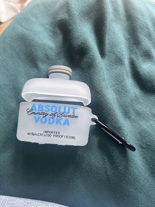 Etui na słuchawki Airpods Pro 2 wzorowany na Absolut Vodka