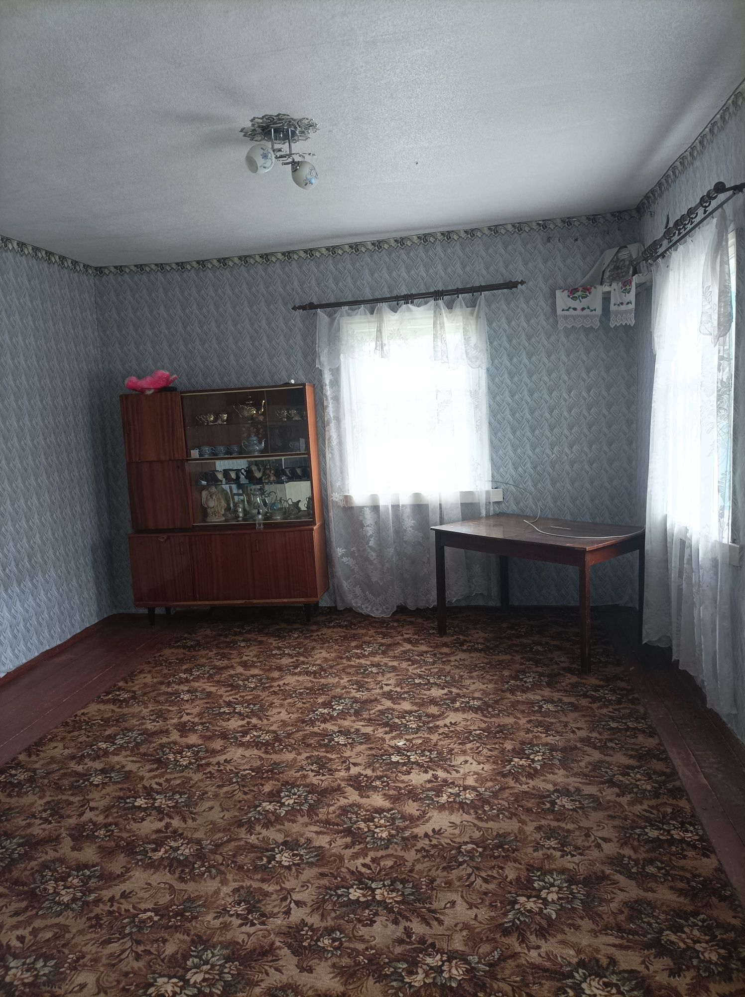 Гарний, великий будинок в селі