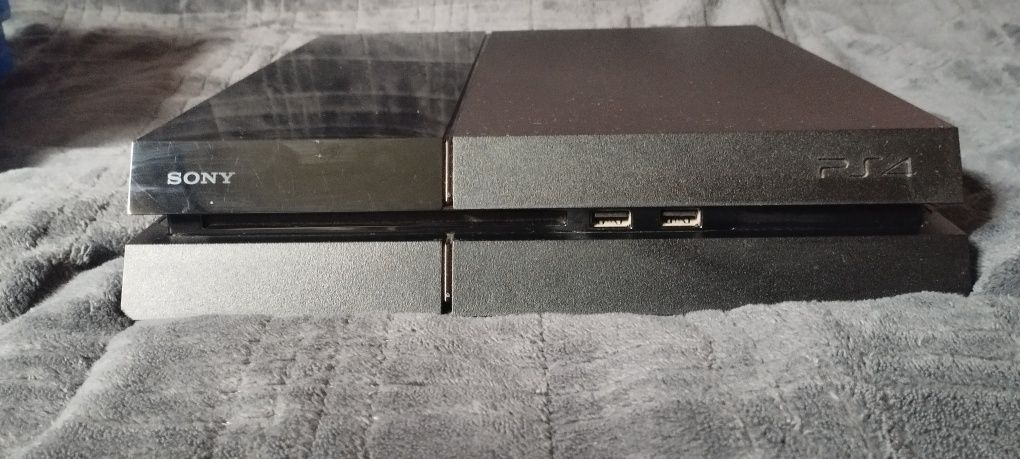Konsola PS4 1TB - 2 pady - 24 gry