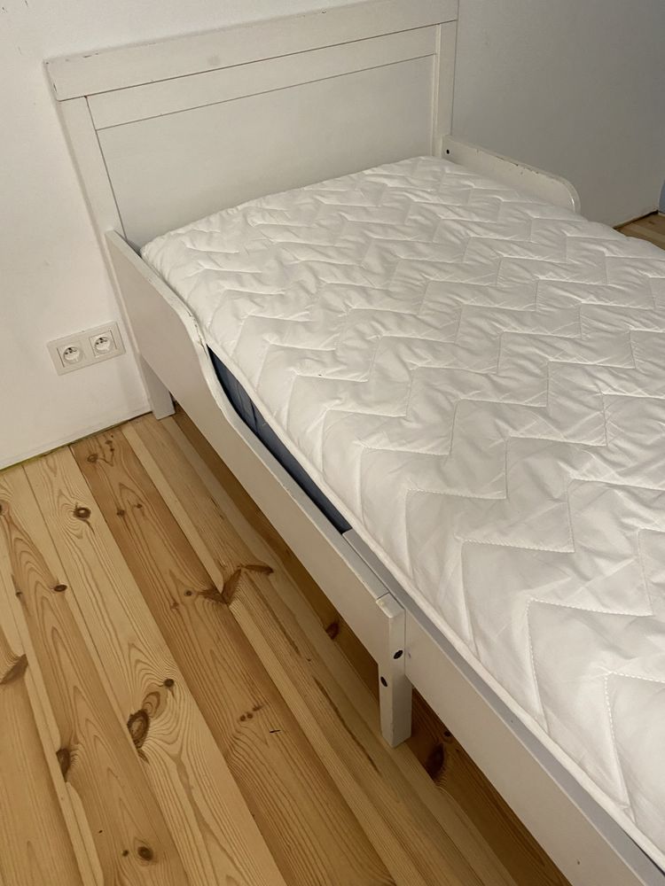 SUNDVIK Rozsuwane łóżko z dnem, białe 130-200
