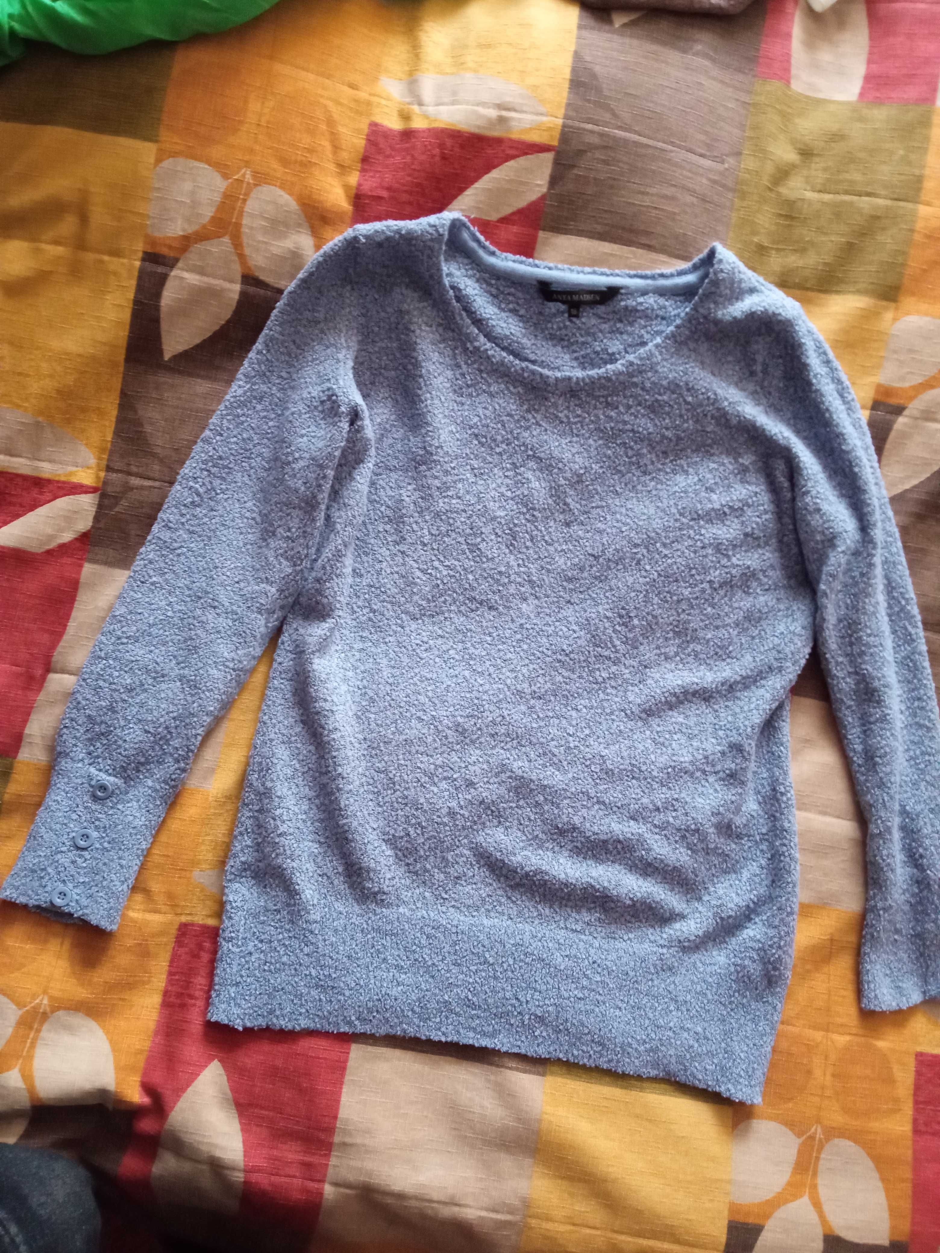 sweter błękitny boucle