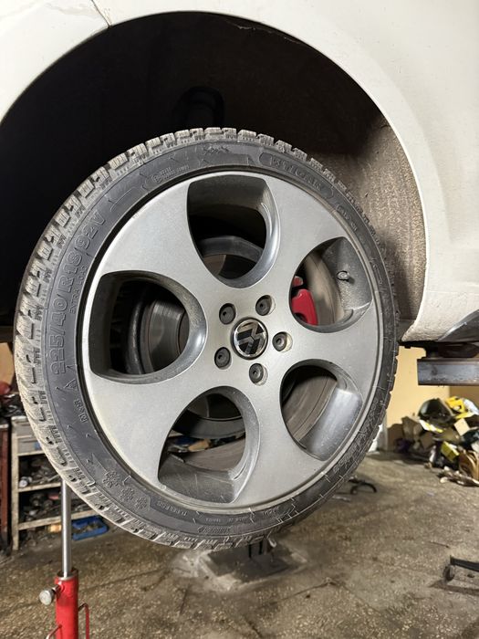 Диски golf 6 gti 7.5j ET49 R18 с зимней резиной
