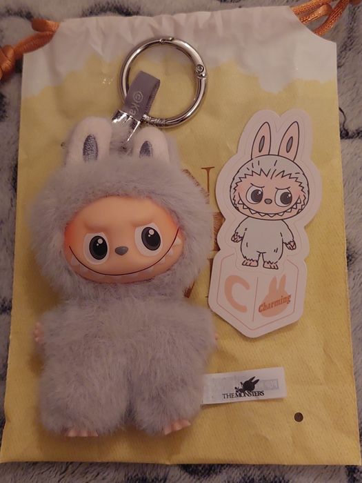 Oryginalna Labubu Pin for Love C mała szara Pop Mart tanio