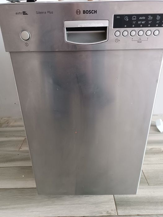 Продам посудомийну машину.