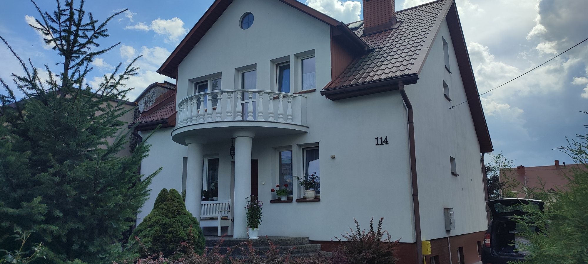 Dom z garażem. Pińczów.