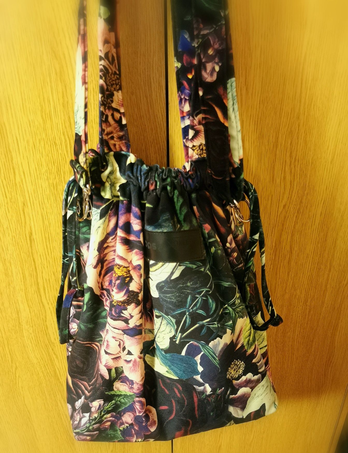 pakowna torba  props miejska maxi  print okee flowers in the dark