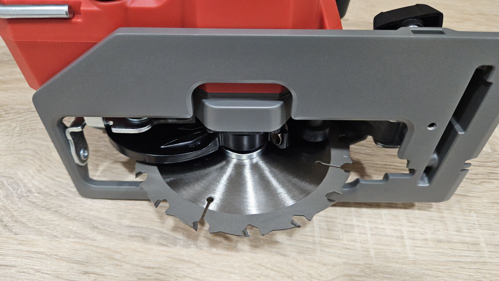 Milwaukee 2521-20 дискові пила нова оригінал dewalt