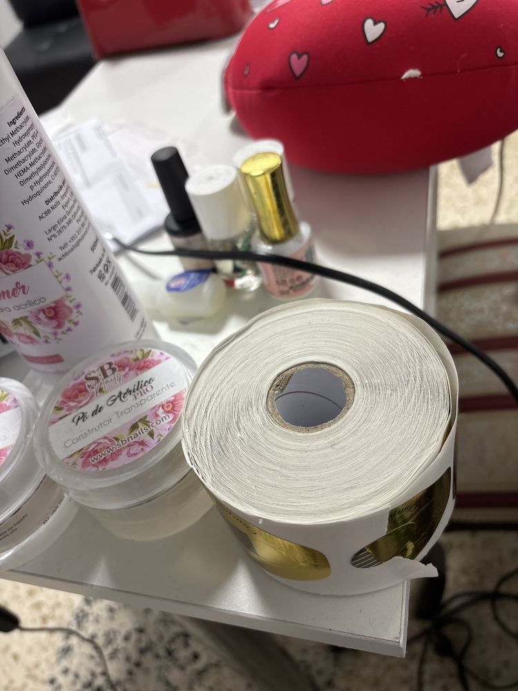 Vendo materiais de manicure