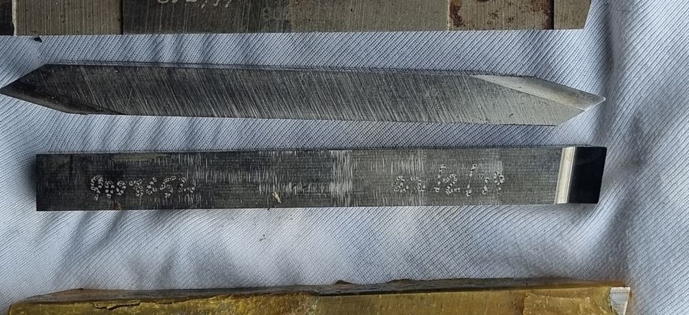 Ferros para tornos em Aço Rápido HSS confome as fotos