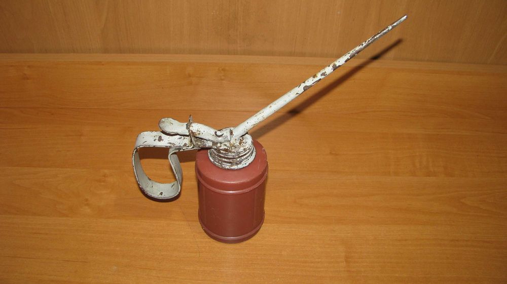 Olejarka ręczna stary model retro gumowa plastikowa