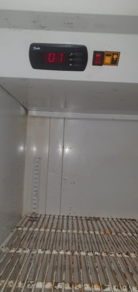 Холодильник ветринный б/у рабочий,цена 4500(торг).