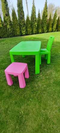 Stolik z krzesłami dla dzieci, oparcie różowe jest