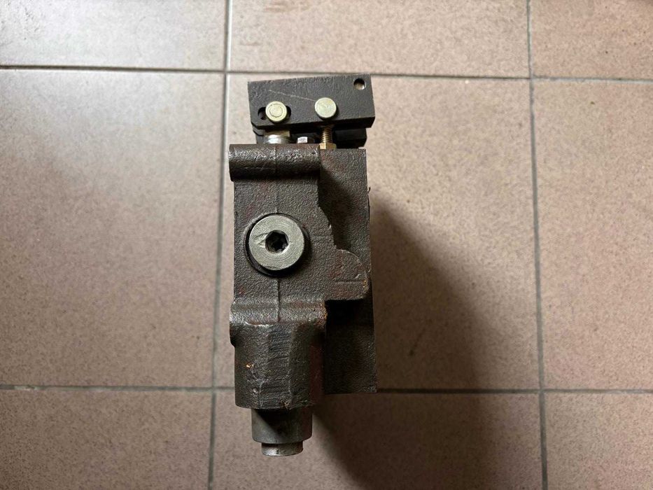 Rozdzielacz hydrauliczny wózek widłowy Bułgar NOWY monoblok R11