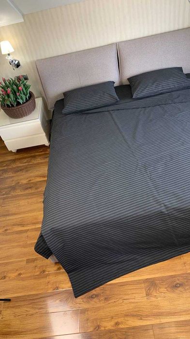 Серое однотонное постельное белье в полосочку