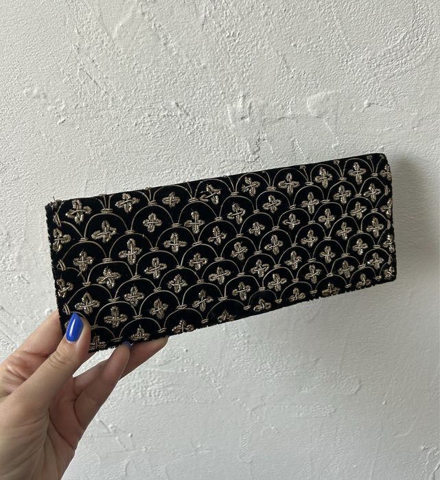 Вінтажний клатч з золотою вишивкою