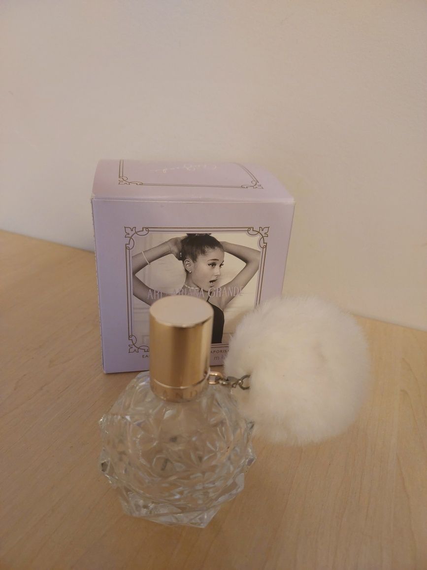 Pusty flakon i kartonik po perfumach Ari by Ariana Grande