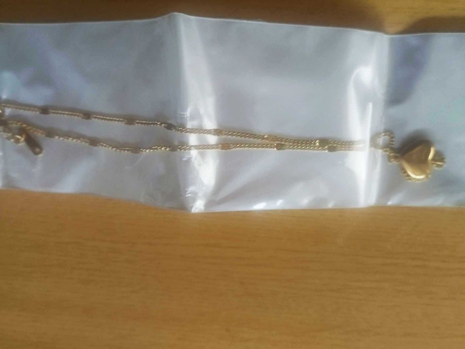 Conjunto de vários tipos de anéis e Joias elegantes