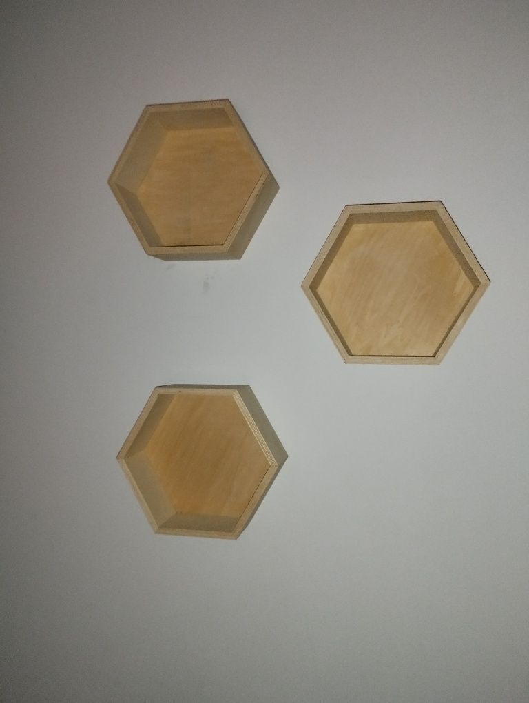 Półki ścienne heksagonalne trzy sztuki