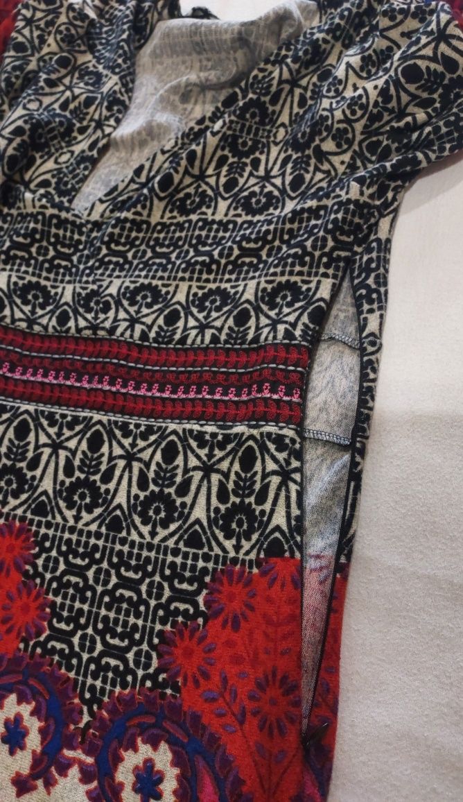 Vestido Étnico Preto e Vermelho, M/L