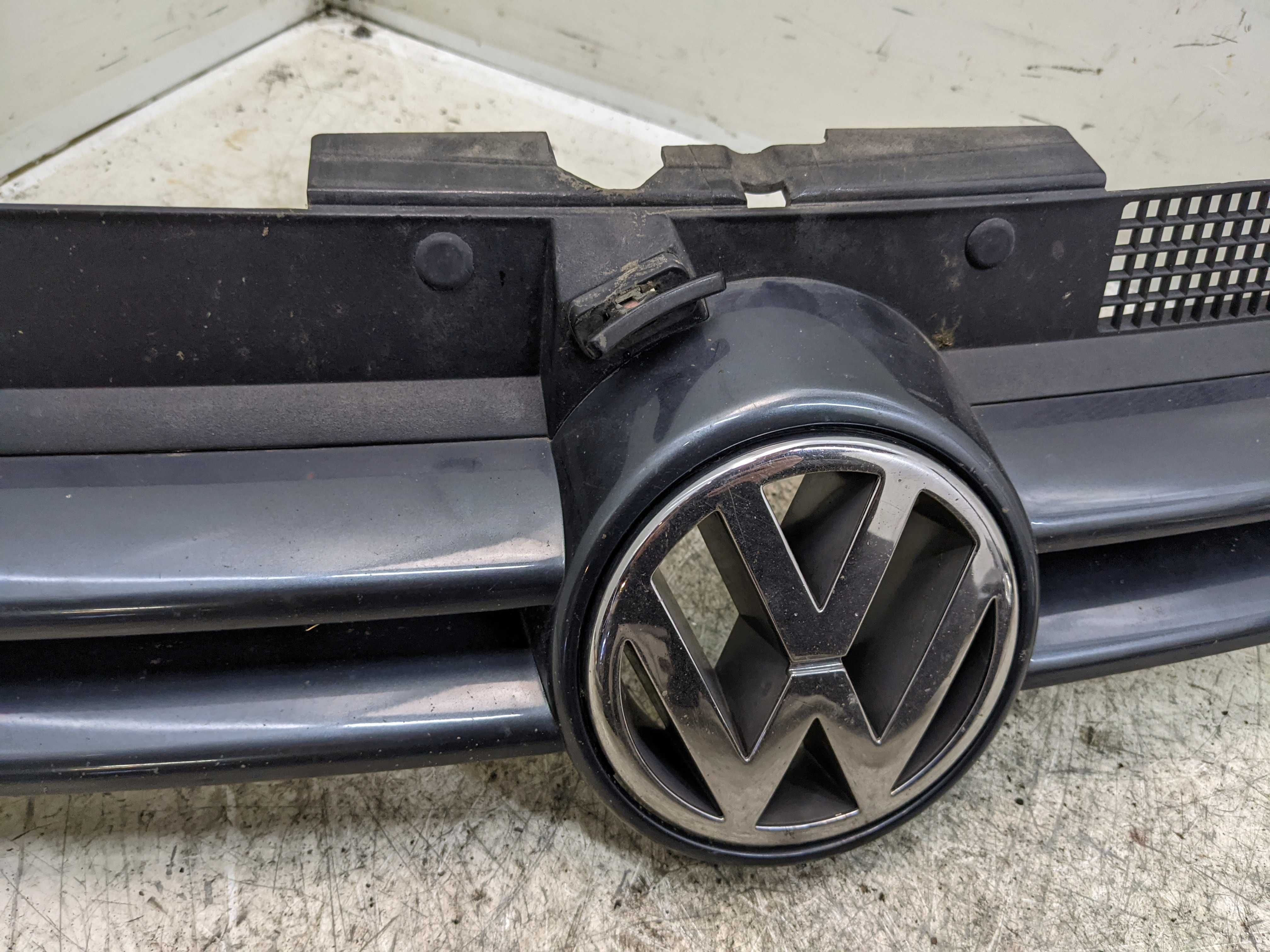 Vw Volkswagen Golf IV Grill Atrapa Zderzaka Chłodnicy