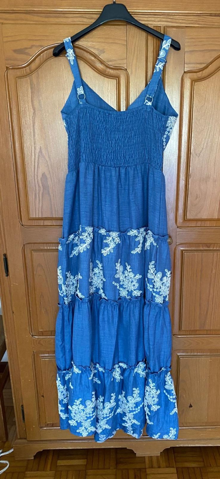 Vestido com bordado inglês