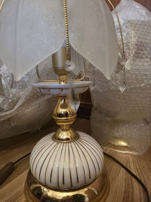 Candeeiro tecto e mesa de cabeceira anos 80